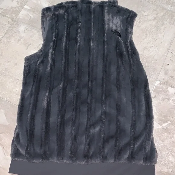 The North Face Grey Furlander Faux Fur Vest Small - Picture 4 of 6